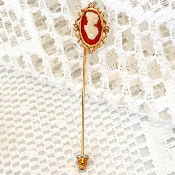 Vintage Cameo Stick Pin Scarf Pin Avon Gold Tone with Tiny Pearls - Picture 1 of 4